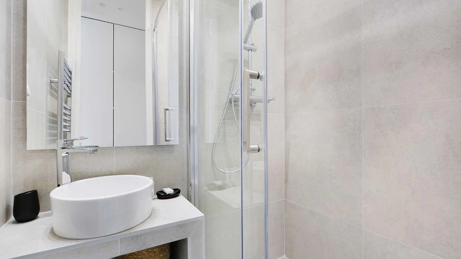 Charming Apartment - 1Br 4P - Faubourg-Du-Roule Paris 0*,  France